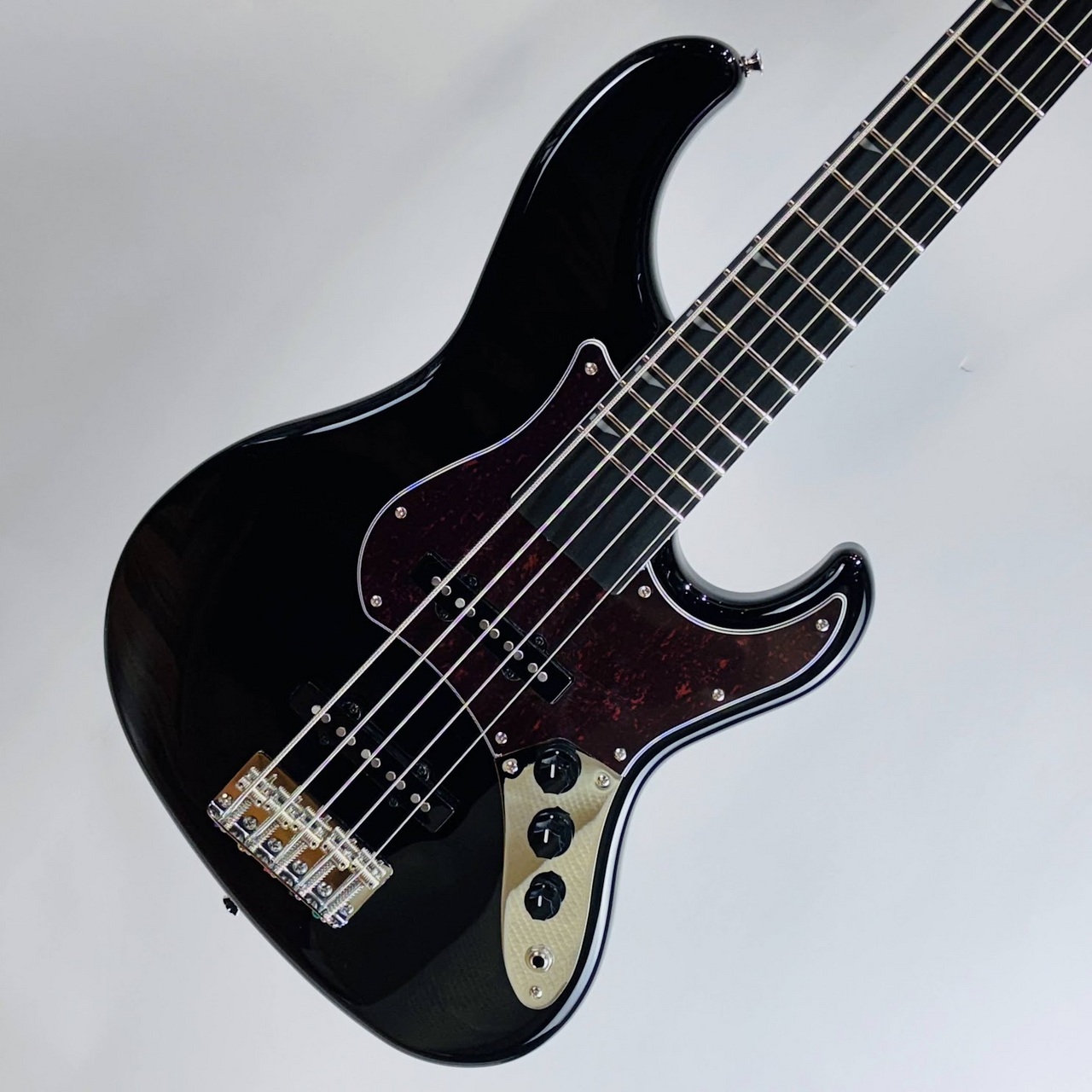 RYOGA VAL-BASS 5/LE 5弦エレキベース Ryoga VAL-BASS5｜伝統的なベースをもとにさらなる快適性を求めた独自