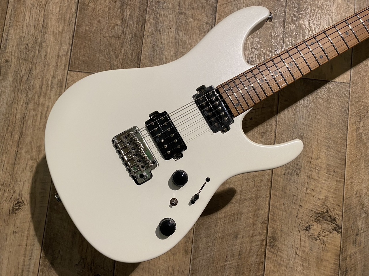 Ibanez az2402 エレキギター ホワイト Amazon.com: Ibanez Prestige AZ2402 Electric Guitar - Pearl