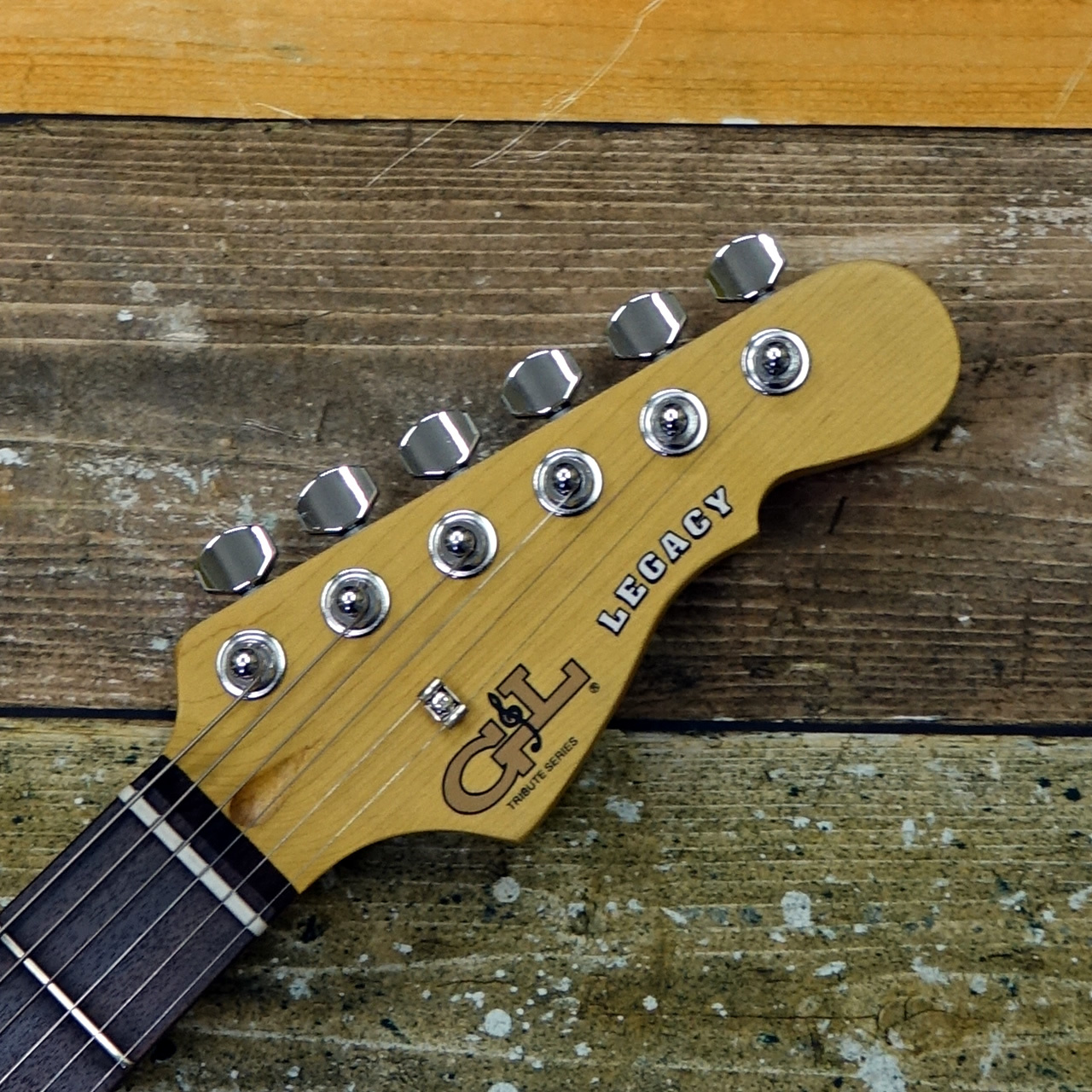 G&L Tribute Series Legacy 3TS (3トーンサンバースト)（新品）【楽器