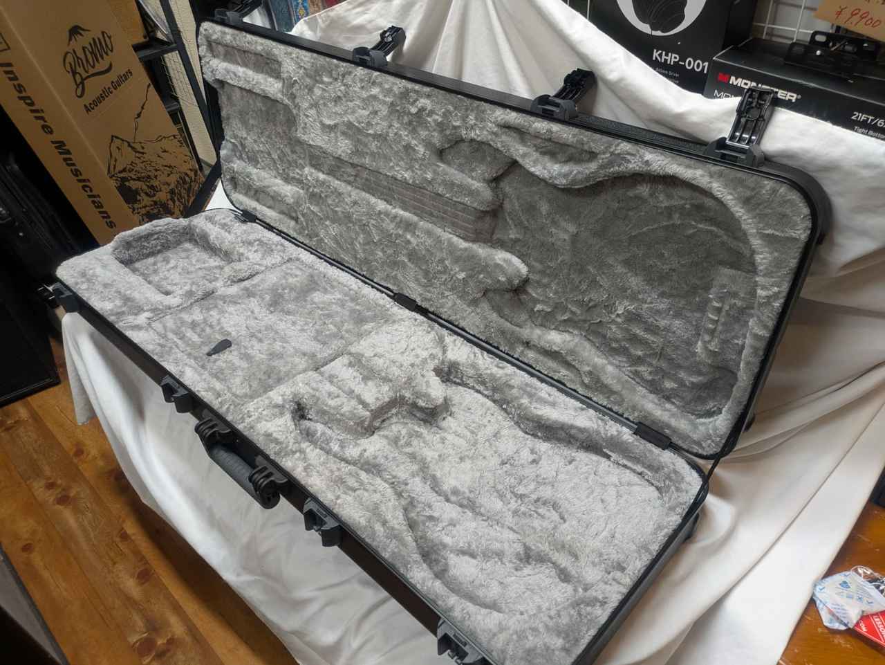 ベース FENDER DELUXE MOLDED CASE ELECTRIC BASS FENDER ( フェンダー ) DELUXE MOLDED CASE ELECTRIC BASS 送料無料