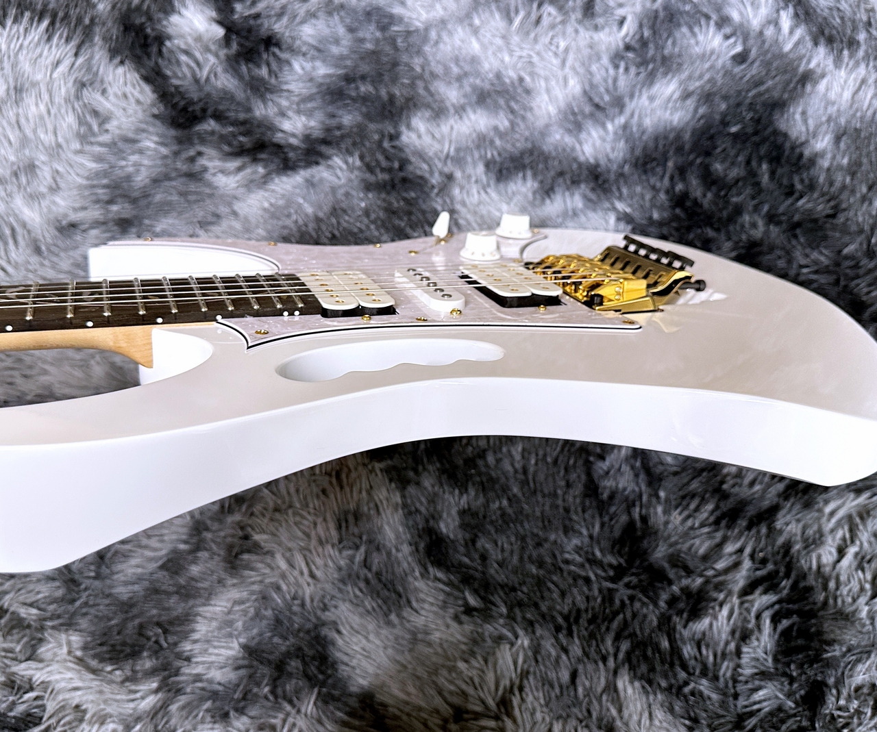 Ibanez JEM555 White Steve Vai シグネチャーモデル Ibanez JEM555 Steve Vai Electric Guit ar, White | MUSIC