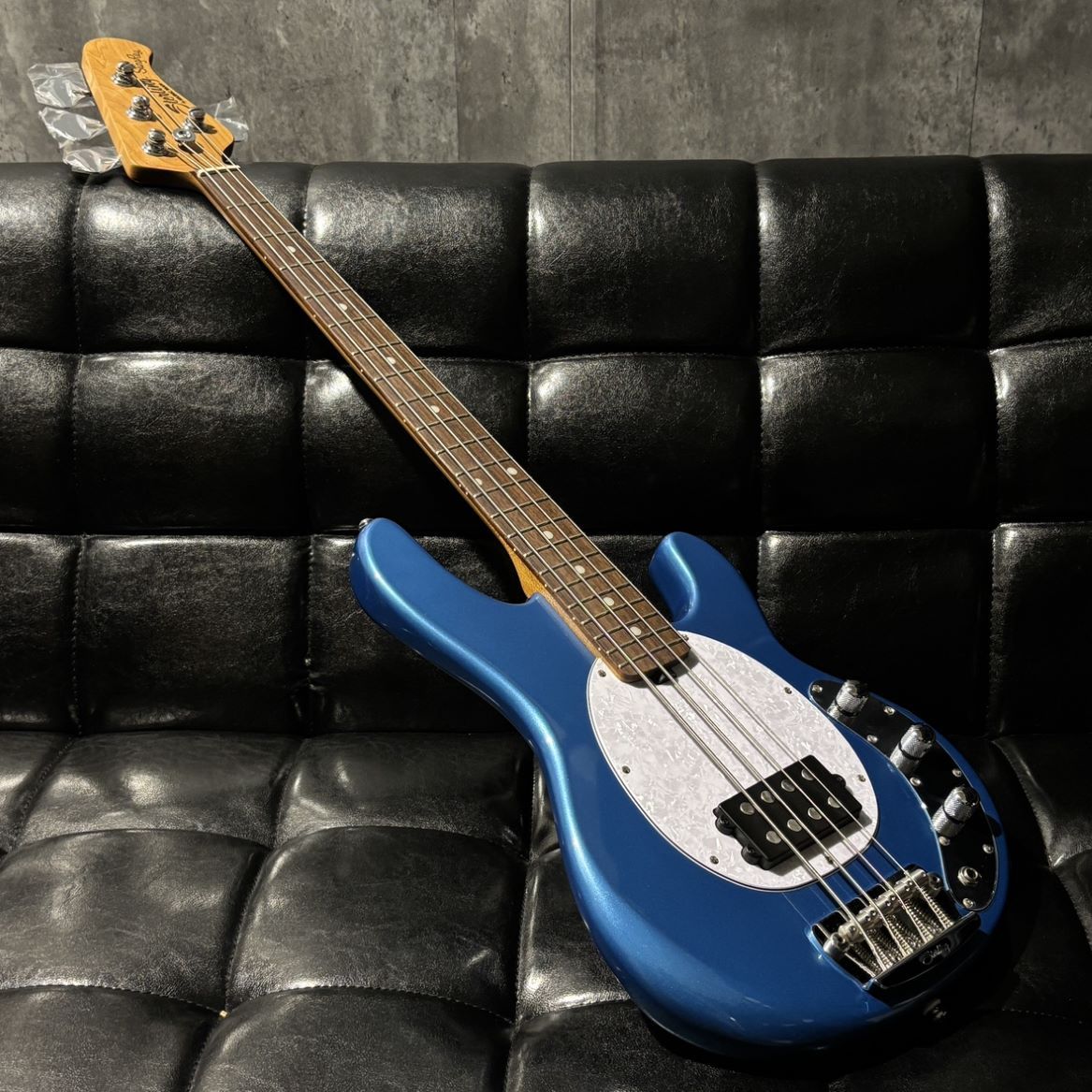 Sterling by Musicman RAYSS4 30\" ショートスケール Amazon.com: StingRay Short Scale : Musical Instruments