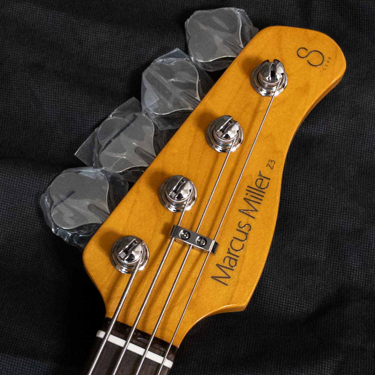 Sire Marcus Miller Z3 4-String Silver.SP (Silver Sparkle)（B級特価