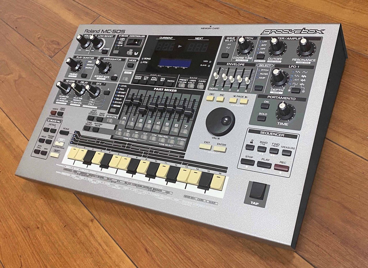 Roland MC-505 Groovebox Rhythm Machine Sequencer Mixer Music