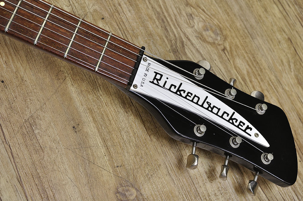 リッケンバッカー 320 1975年製　Rickenbacker Fホール Rickenbacker 320 1975 Vintage Guitar — Rare F-Hole Model