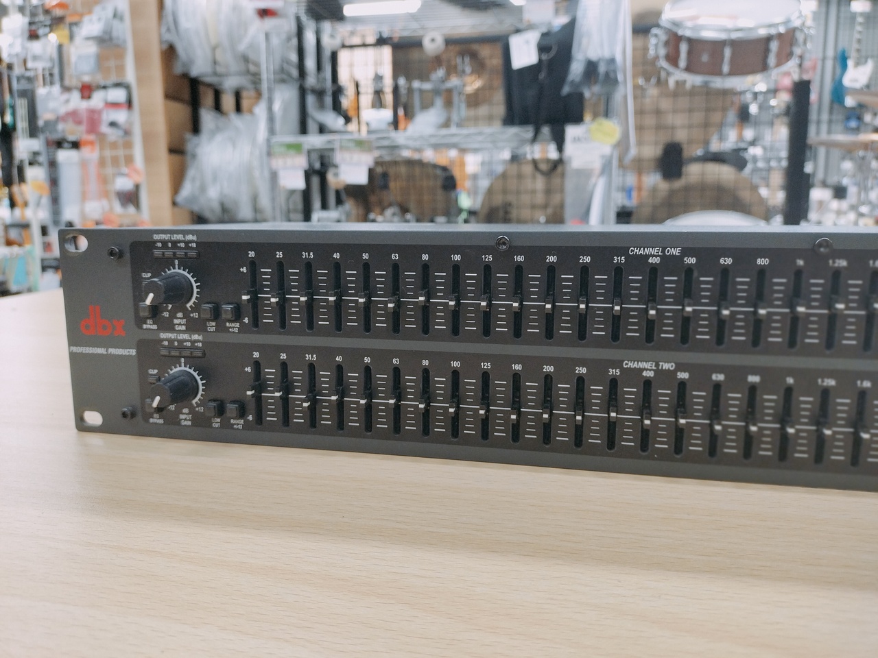 dbx 231 graphic equalizer ( 2チャンネル 31バンド・グラフィック