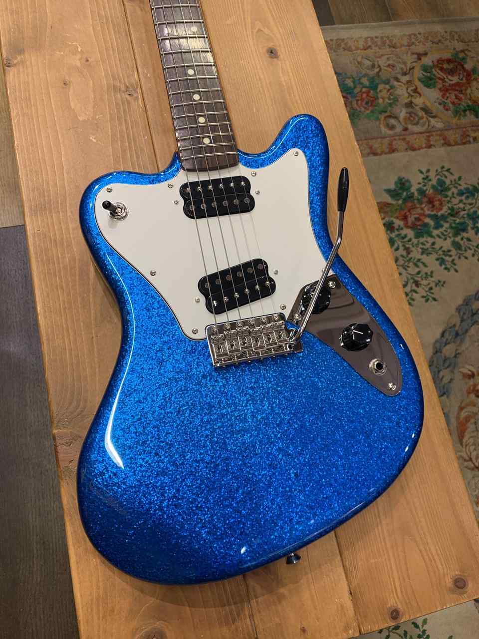 Fender Made in Japan Limited Super-Sonic Blue Sparkle（新品特価 
