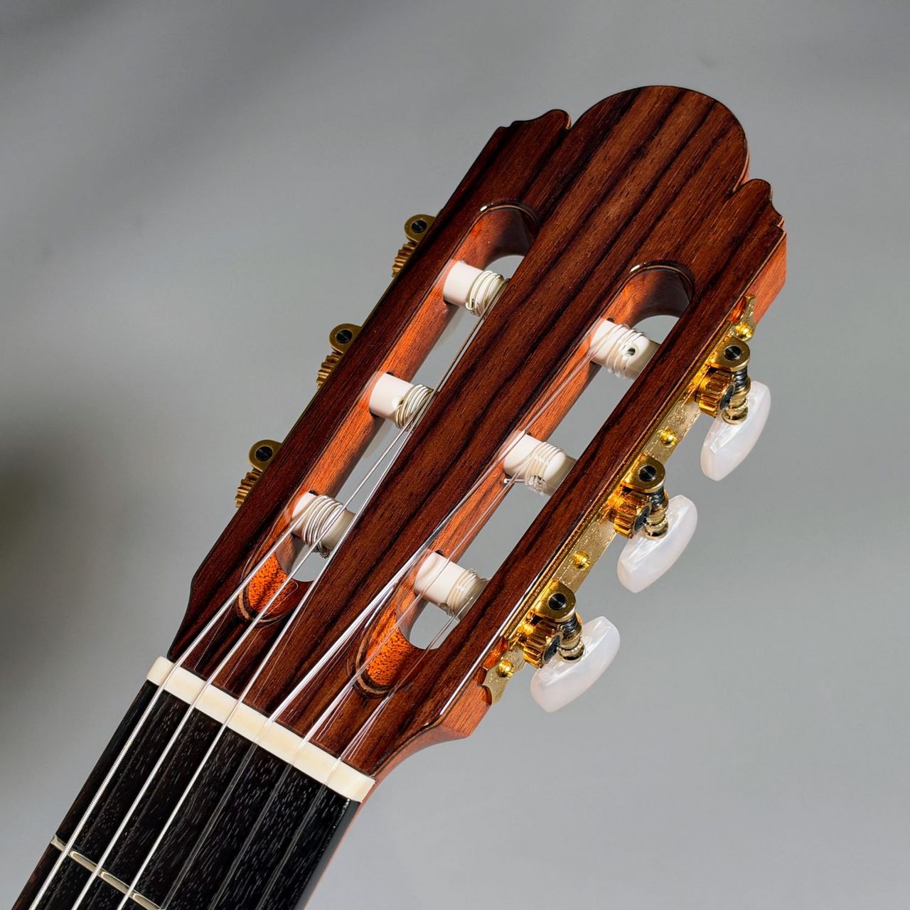 KODAIRA AST-90 クラシックギター 650mmスケール 表板：杉単板 / 横裏