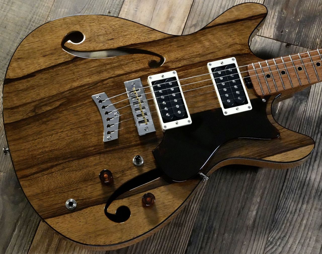 toyo guitar Archtop Semi Solid/Birds Eye Maple Neck Black Korina 