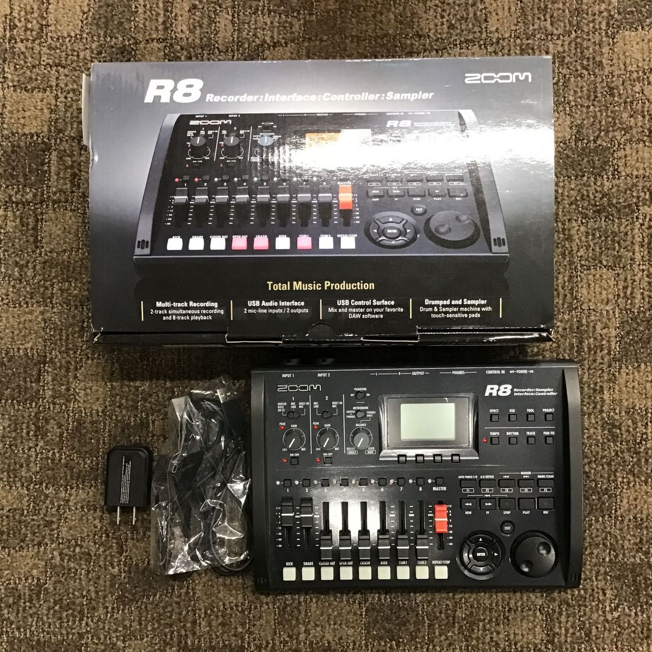 ZOOM R8【現物写真】（中古/送料無料）【楽器検索デジマート】