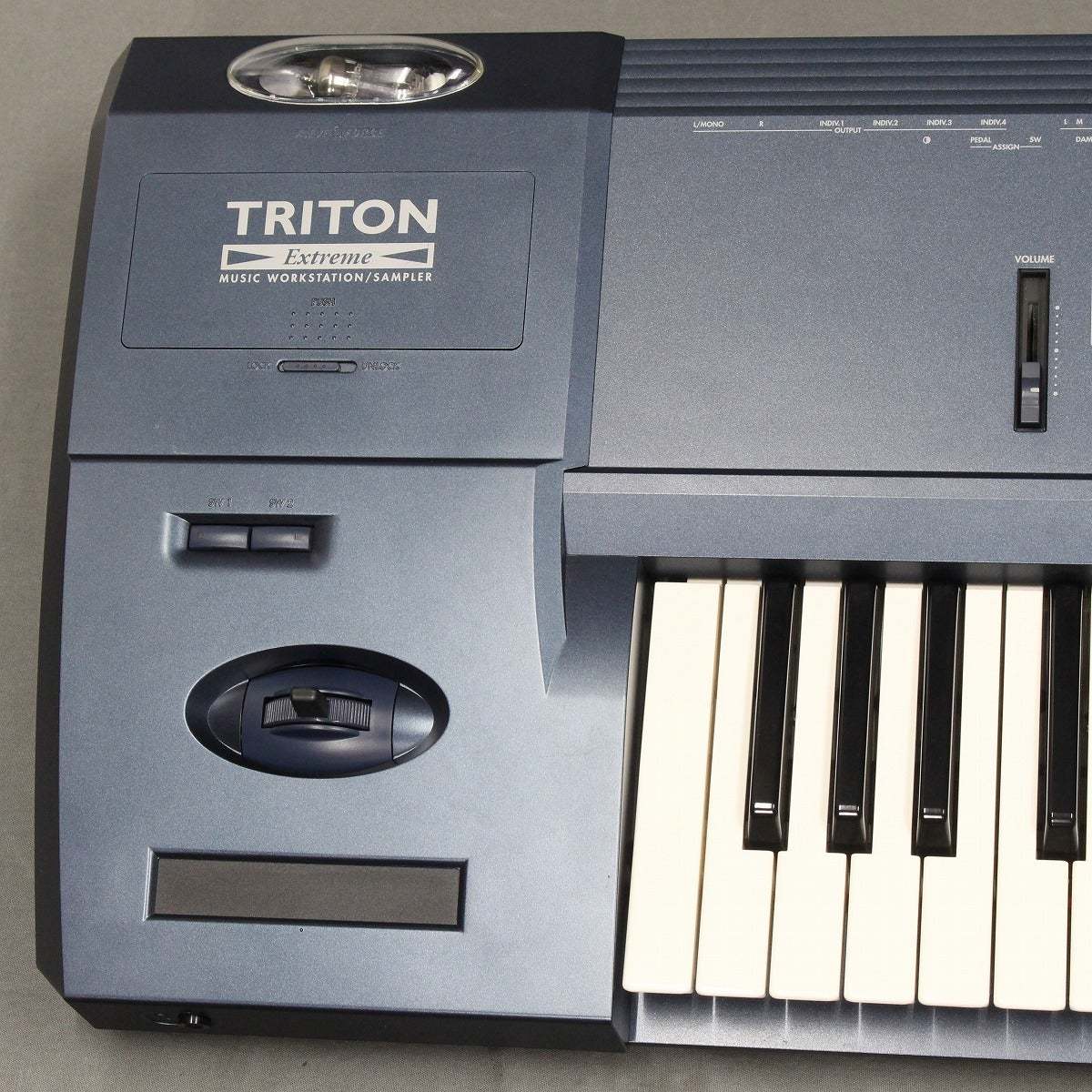 超希少！ KORG triton extreme 76 コルグ けいおん！ KORG TRITON EXTREME 76 【御茶ノ水本店】（中古/送料無料）【楽器検索