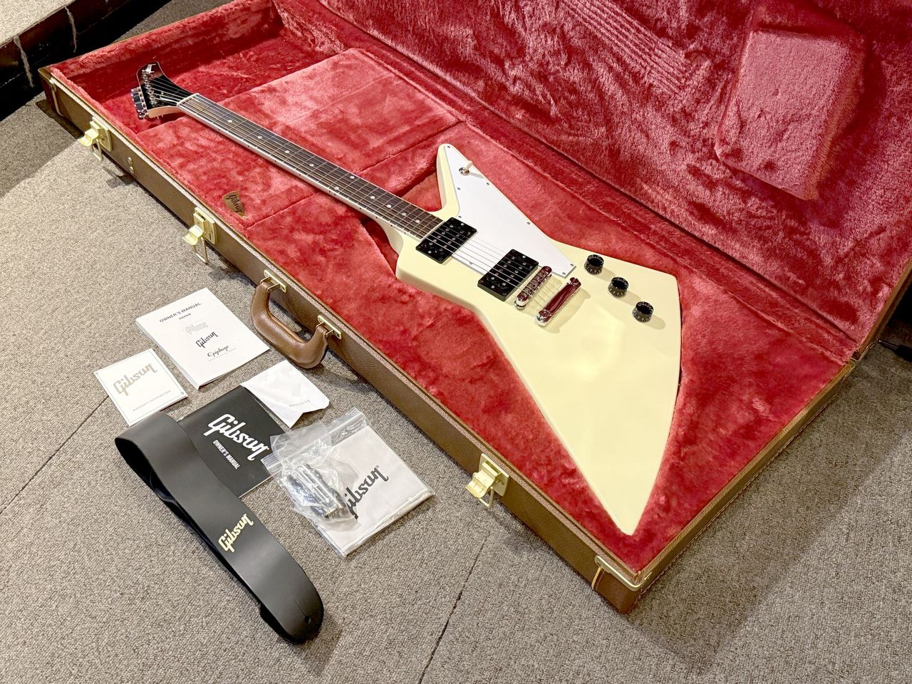 Gibson 70s Explorer Classic White 2023（中古）【楽器検索デジマート】