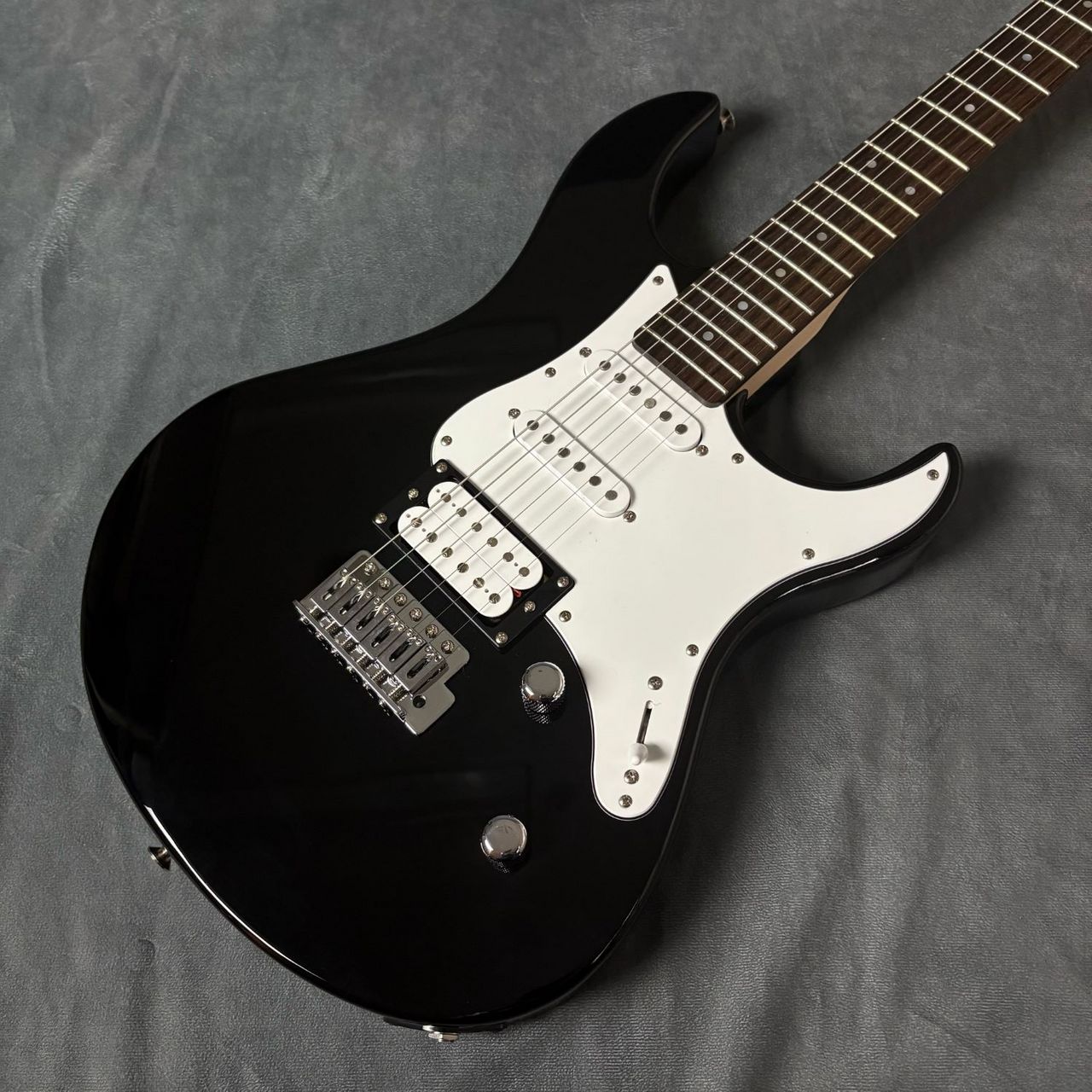 全国どこでも送料無料！ YAMAHA PACIFICA112V BL(ブラック) パシフィカ PAC112（新品 ギター