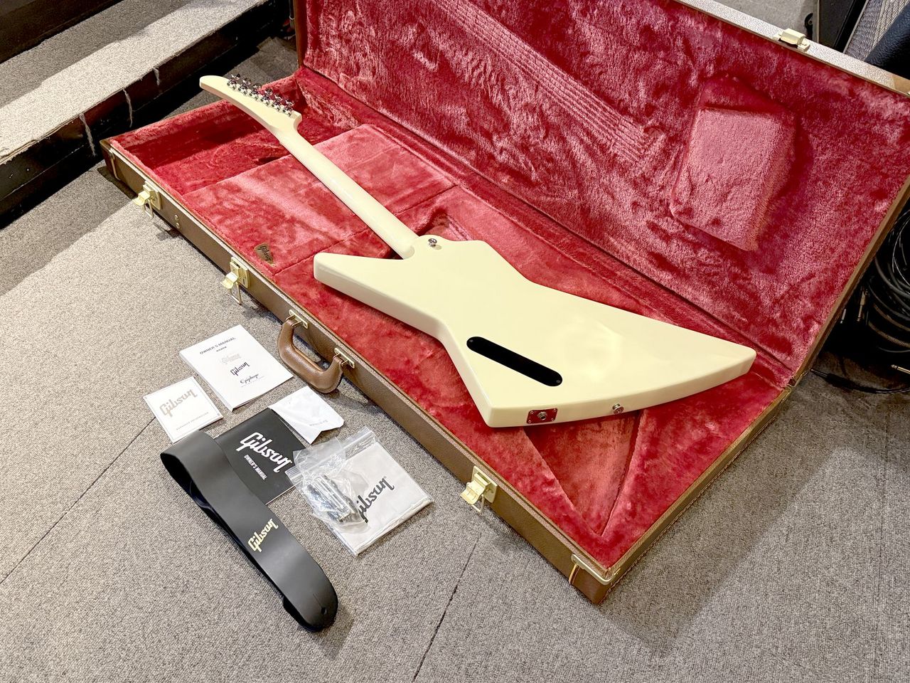 Gibson 70s Explorer Classic White 2023（中古）【楽器検索デジマート】