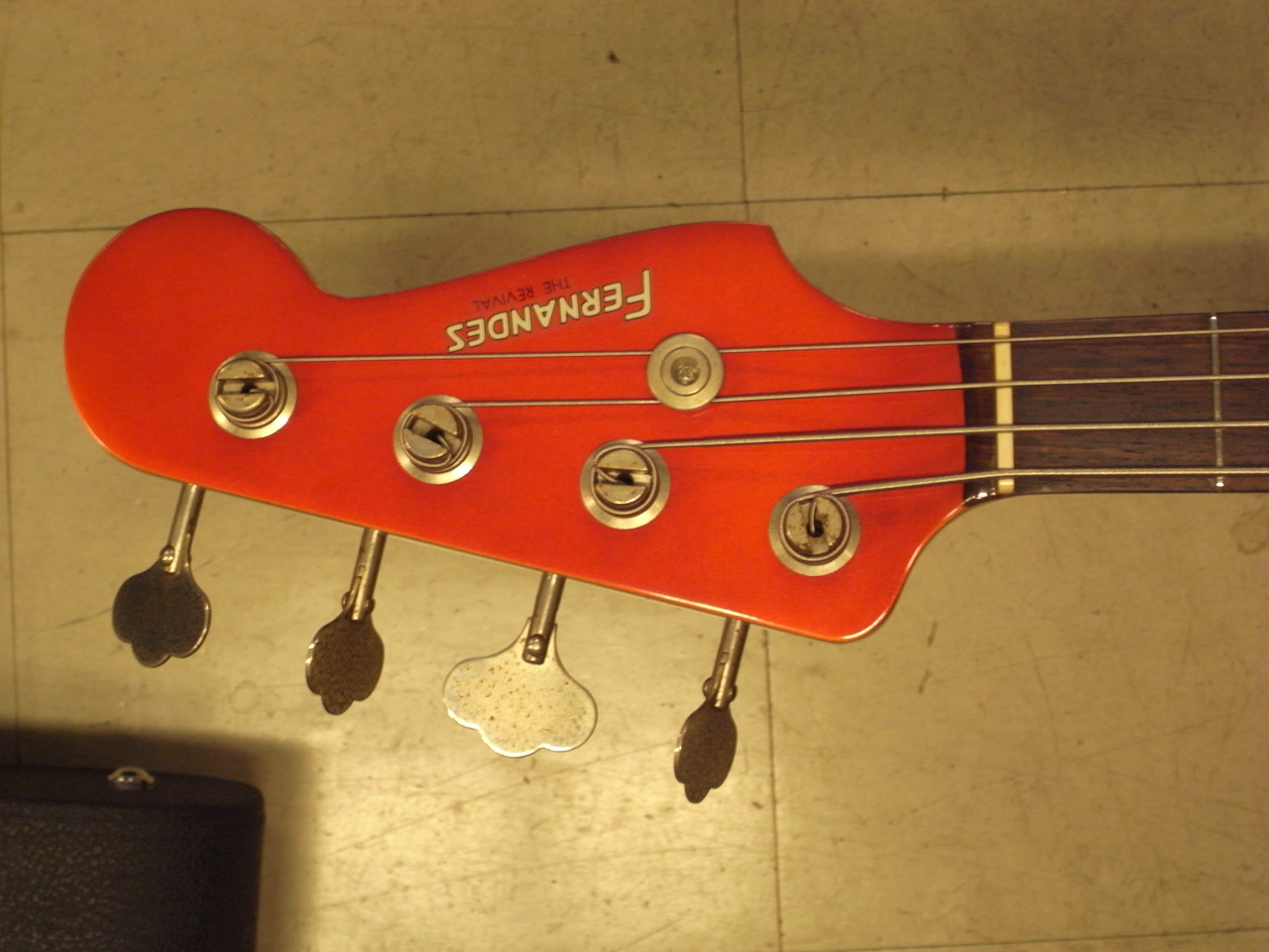 FERNANDESのギター・ベースです(再掲)