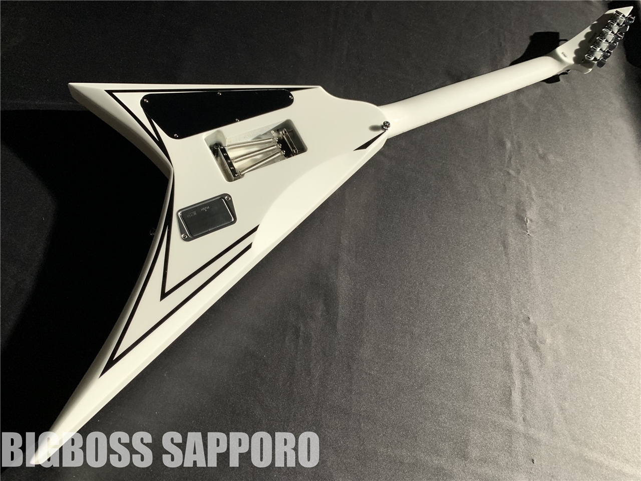 EDWARDS E-SCYTHE (White with Black Pin Stripe)（新品/送料