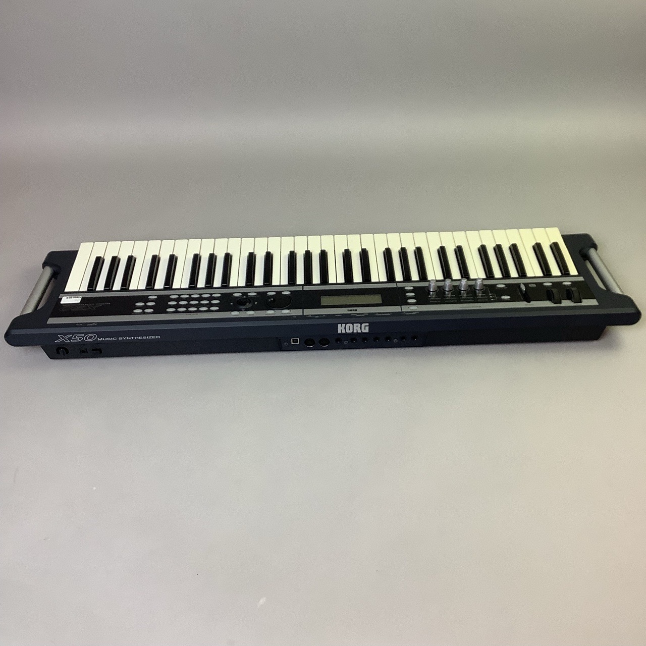 通販豊富なKORG コルグ シンセサイザー X50 Music Synthesizer X50-61 61鍵盤 ソフトケース付き 美品 2207LO106 コルグ