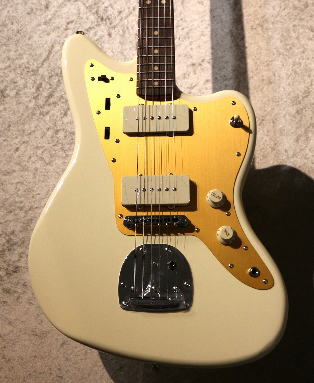 Squier by Fender 【人気モデル!】J Mascis Jazzmaster ~Vintage White
