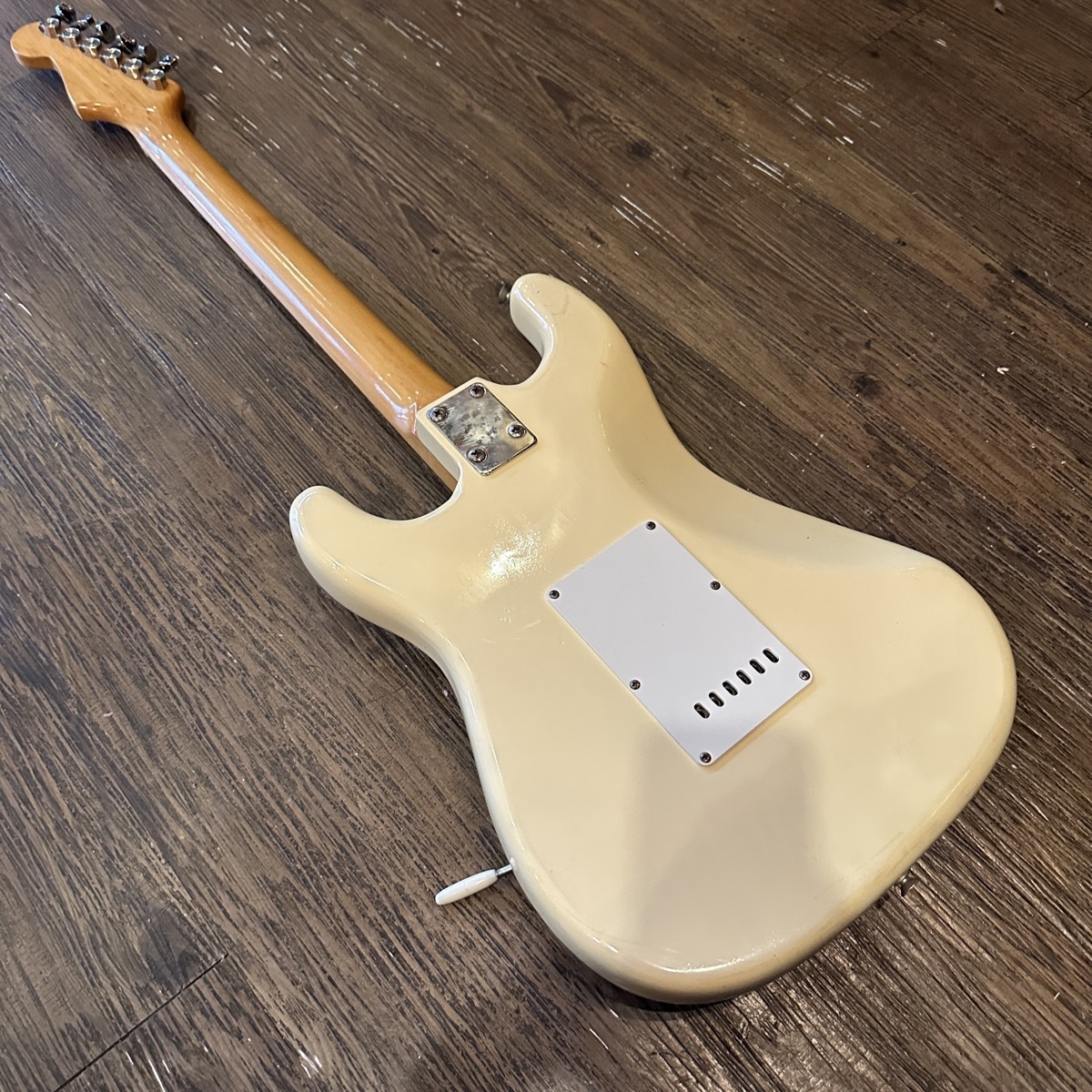 数量は多い  Fernandes FST-75 石ロゴ 1970年代 ストラトキャスター ギター