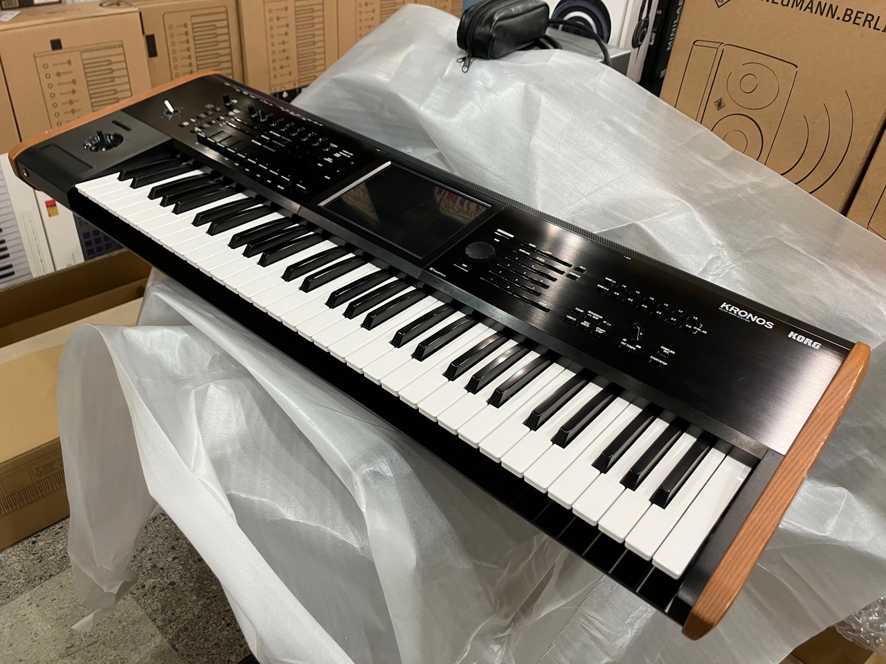 KORG KRONOS2-61 ◇即納可能!【1台限定B級品特価】【ローン分割