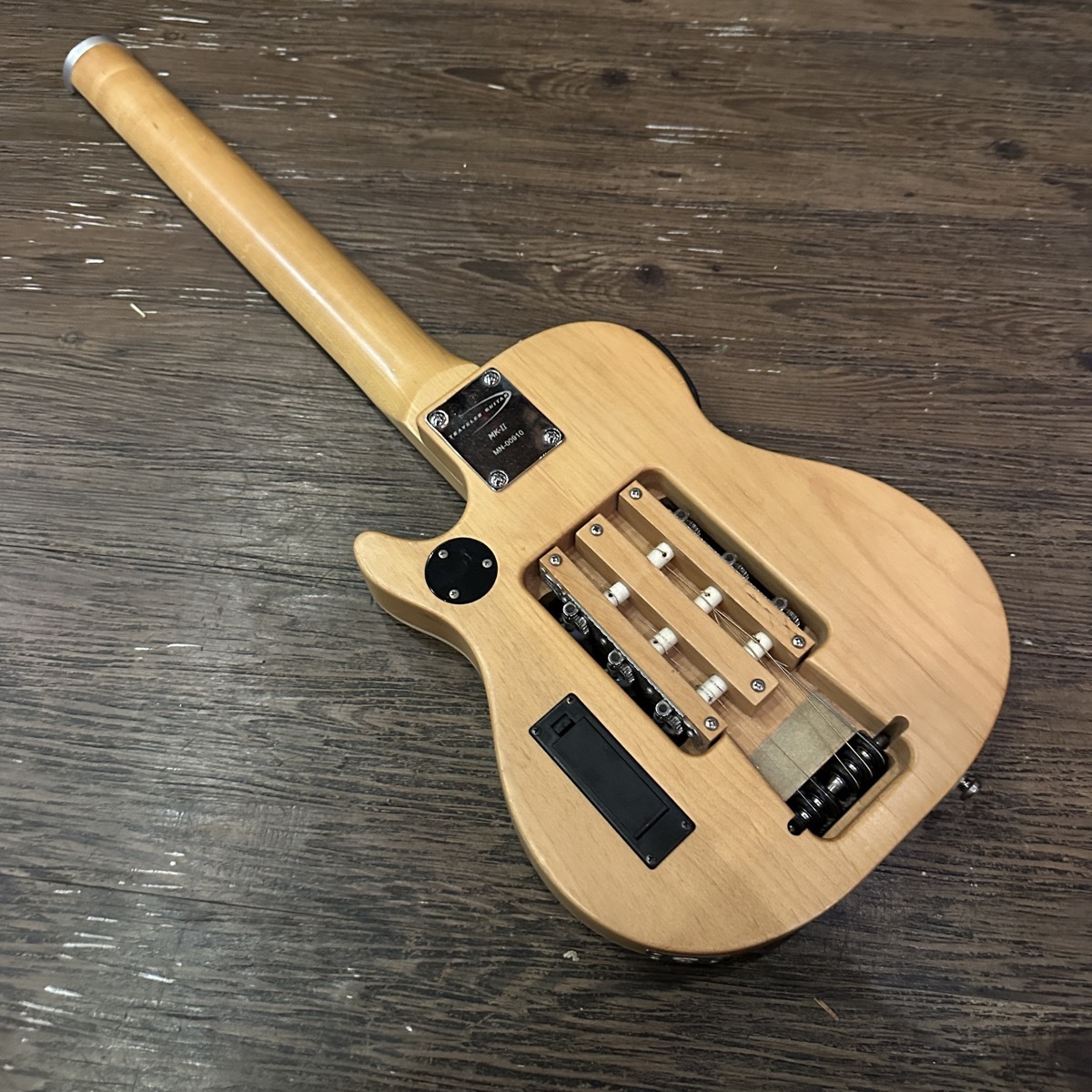 エレキトラベルギター TRAVELER GUITAR Escape MK II Traveler Guitar Escape MK-II Nylon - Natural | Sweetwater