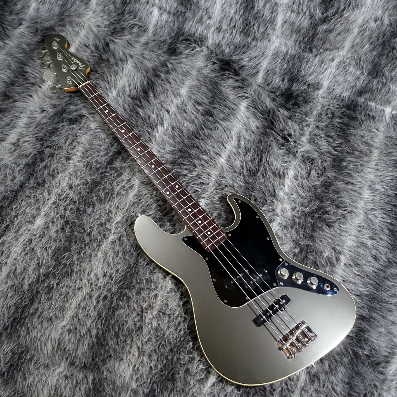 Fender Aerodyne Jazz Bass&Marshall mb15