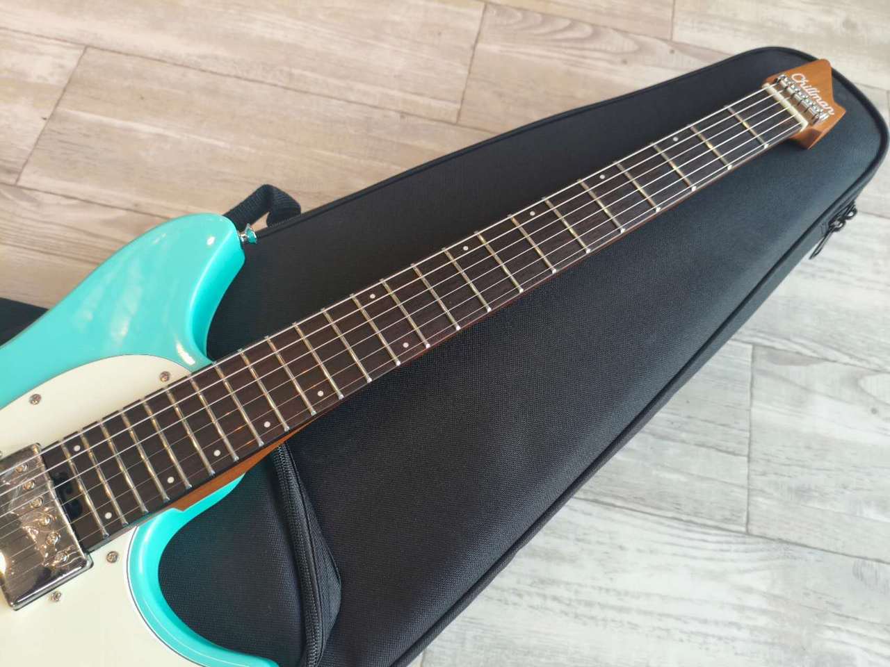 Chillman ERA Series ヘッドレスギター 6弦 ファンフレット Chillman 【新入荷/豪華ケース付属】ERA TRAD STD 6 Turquoise