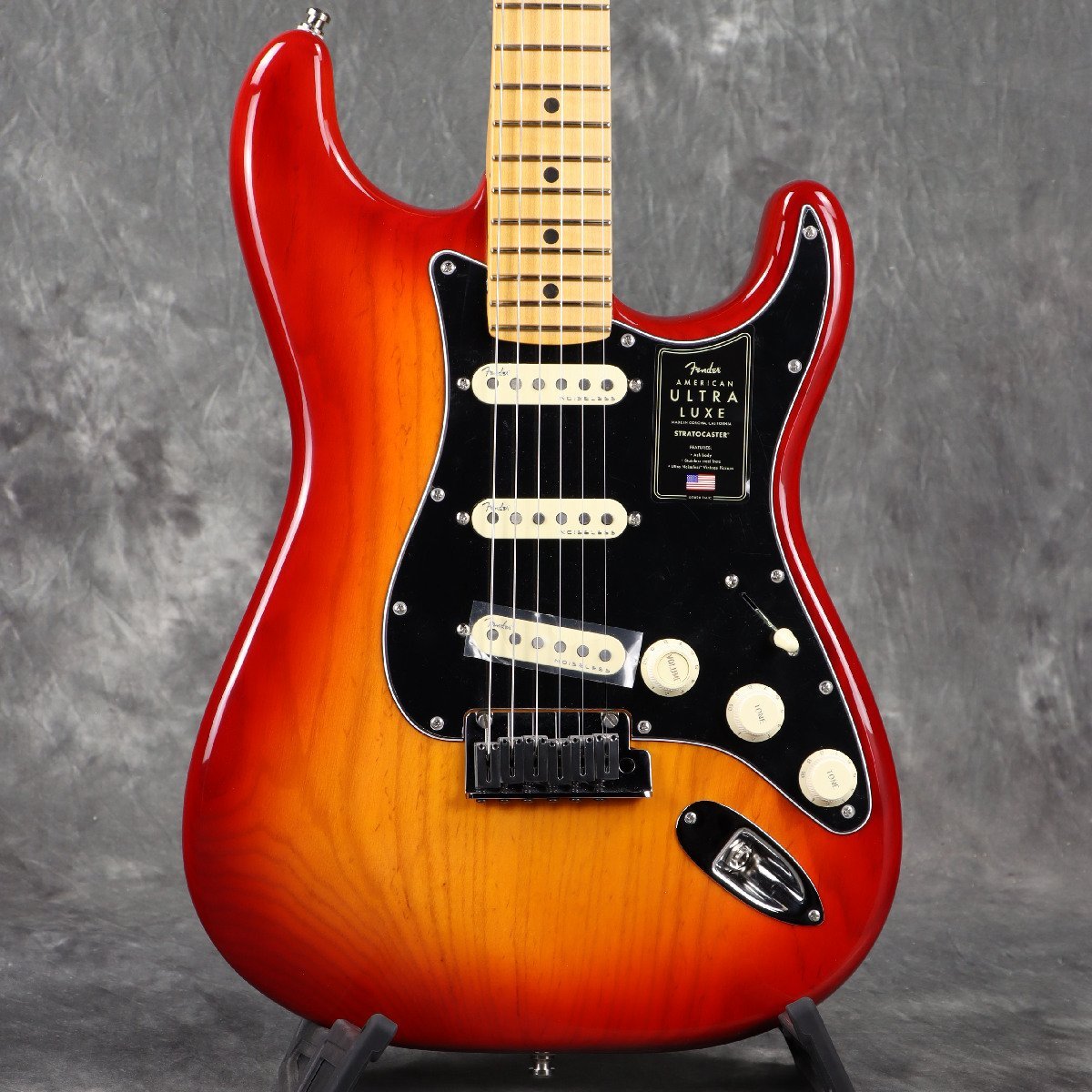 USAマンハッタン赤オールラウンダー美品　明日まで特価 Fender American Ultra Luxe Stratocaster Maple Fingerboard