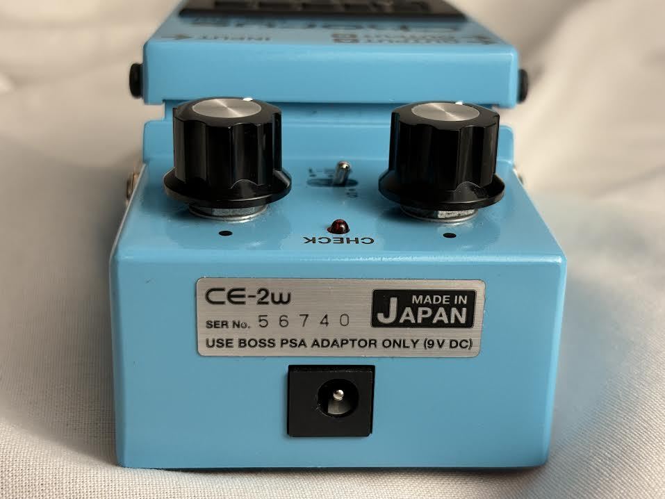 BOSS CE-2W 中古品 中古] BOSS CE-2W 名機であるCE-2とCE-1のサウンドを1台に凝縮 [TK723