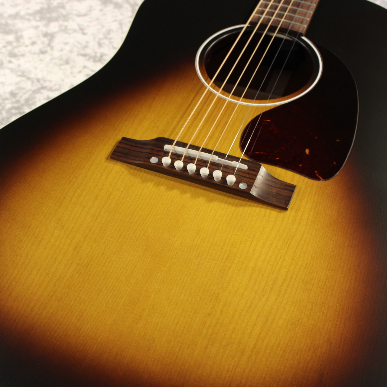 Gibson 【均一なサンバースト】J-45 Special #22615036【分割手数料0