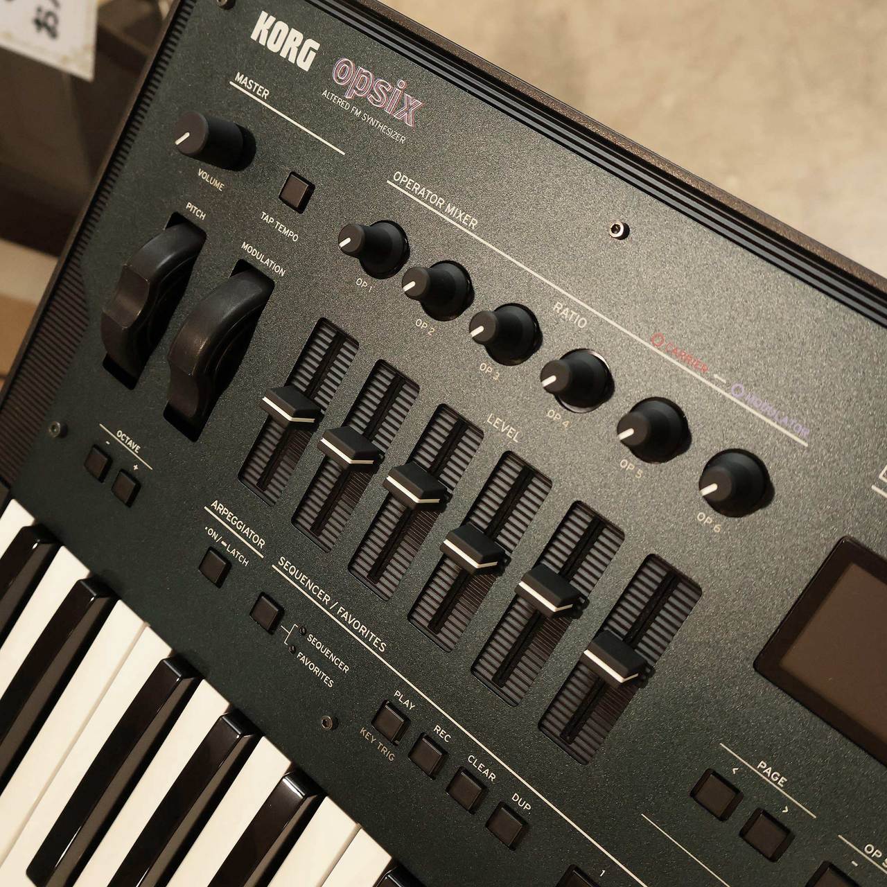 KORG opsix 初代　中古 KORG OPSIX 37鍵盤 FMシンセサイザー コルグ オプシックス【中古