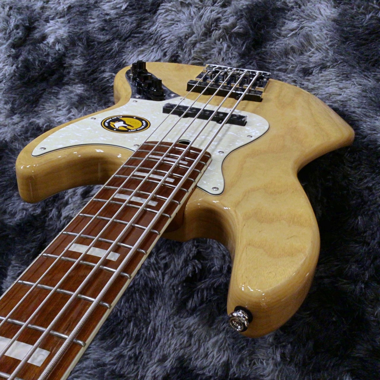 Sire Marcus Miller V8 5st NT (Natural)【マーカスミラー監修】【2025