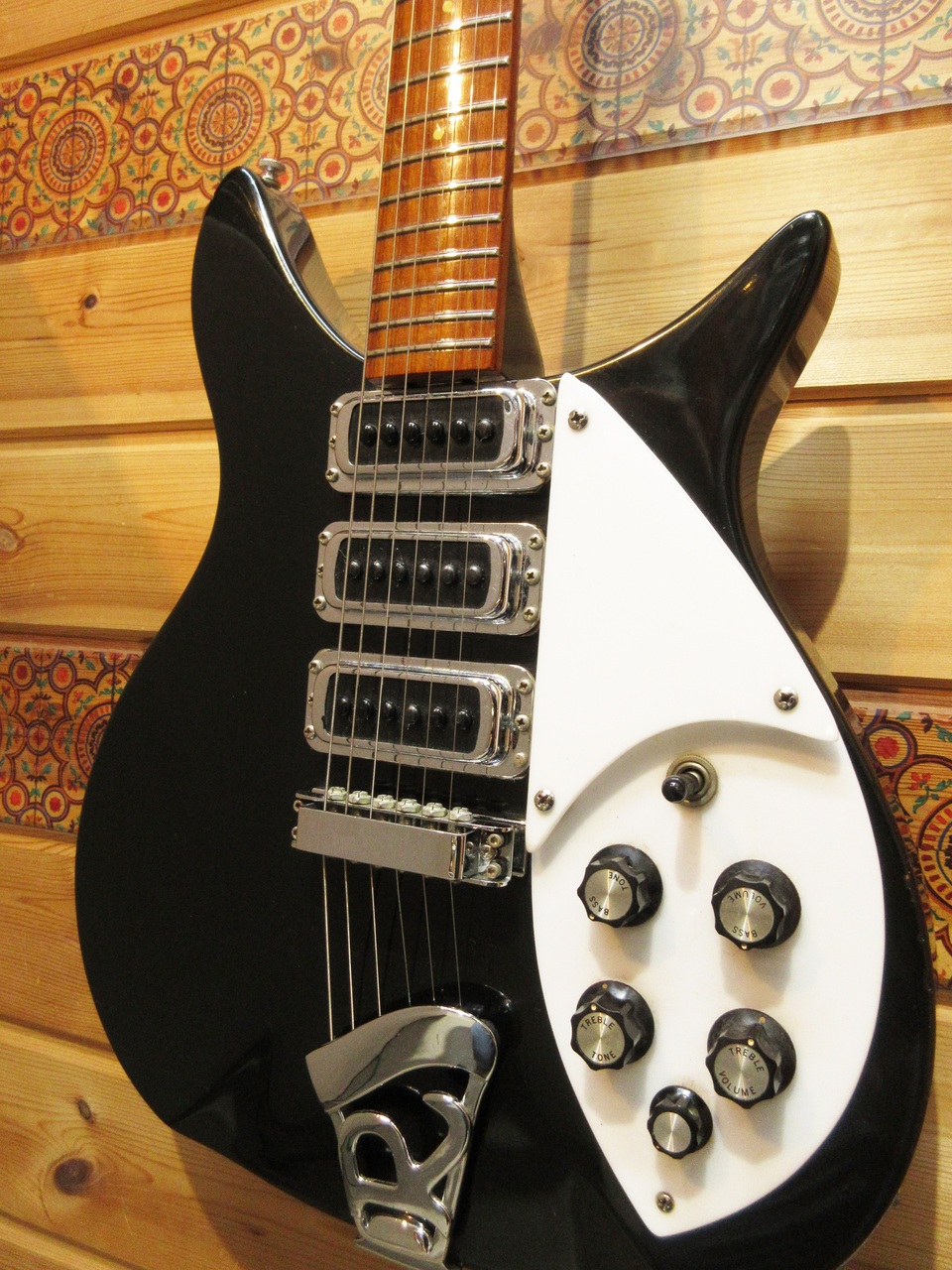 Rickenbacker 320 【1981年製】（中古）【楽器検索デジマート】