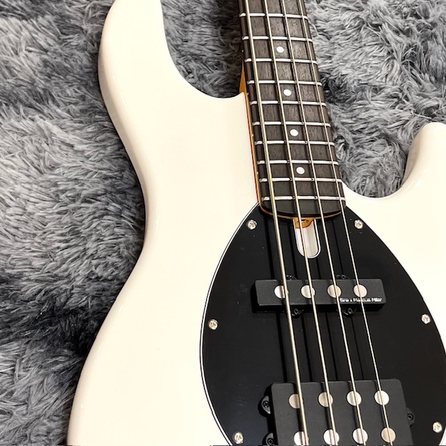 Sire Marcus Miller Z7 4-String AWH (Antique White) 4.17kg（新品