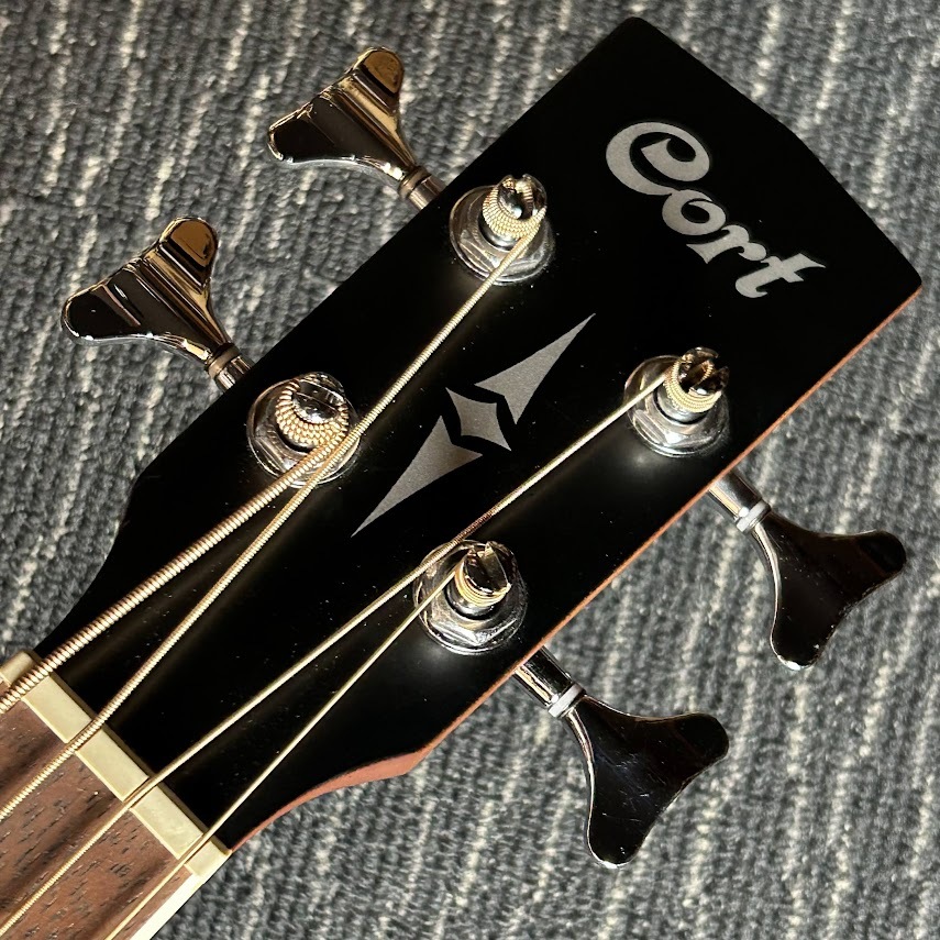 【週末セール】CORT コルト SFX-1F AN エレアコ チューナー、カポ付 Cort CAB-1 Natural Satin エレアコベース コルト【1弦ピエゾ出力弱め