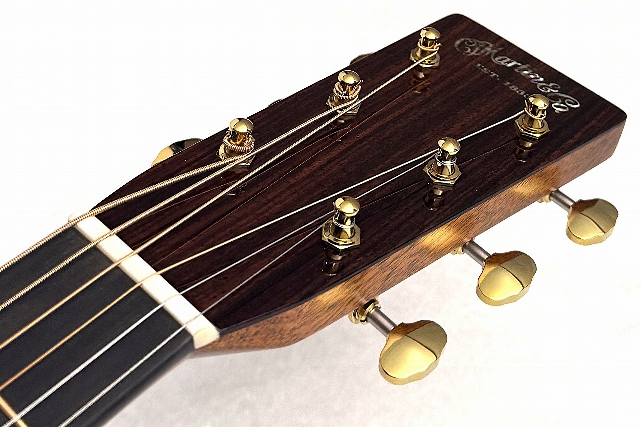 Martin 【表現力の高いD-28の上位モデル】 D-28 Modern Deluxe