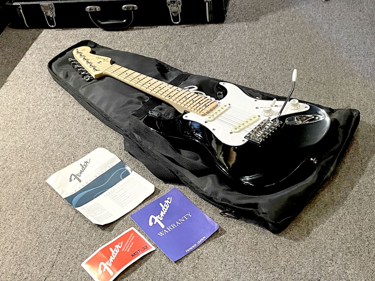 Fender Japan MST-32 (ST-235R)ミニギター