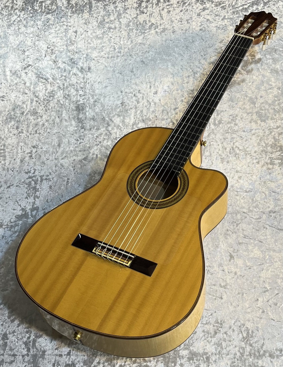 Juan Hernandez SAMBA CUTAWAY 2012年製中古【本格的エレガット】（中古）【楽器検索デジマート】