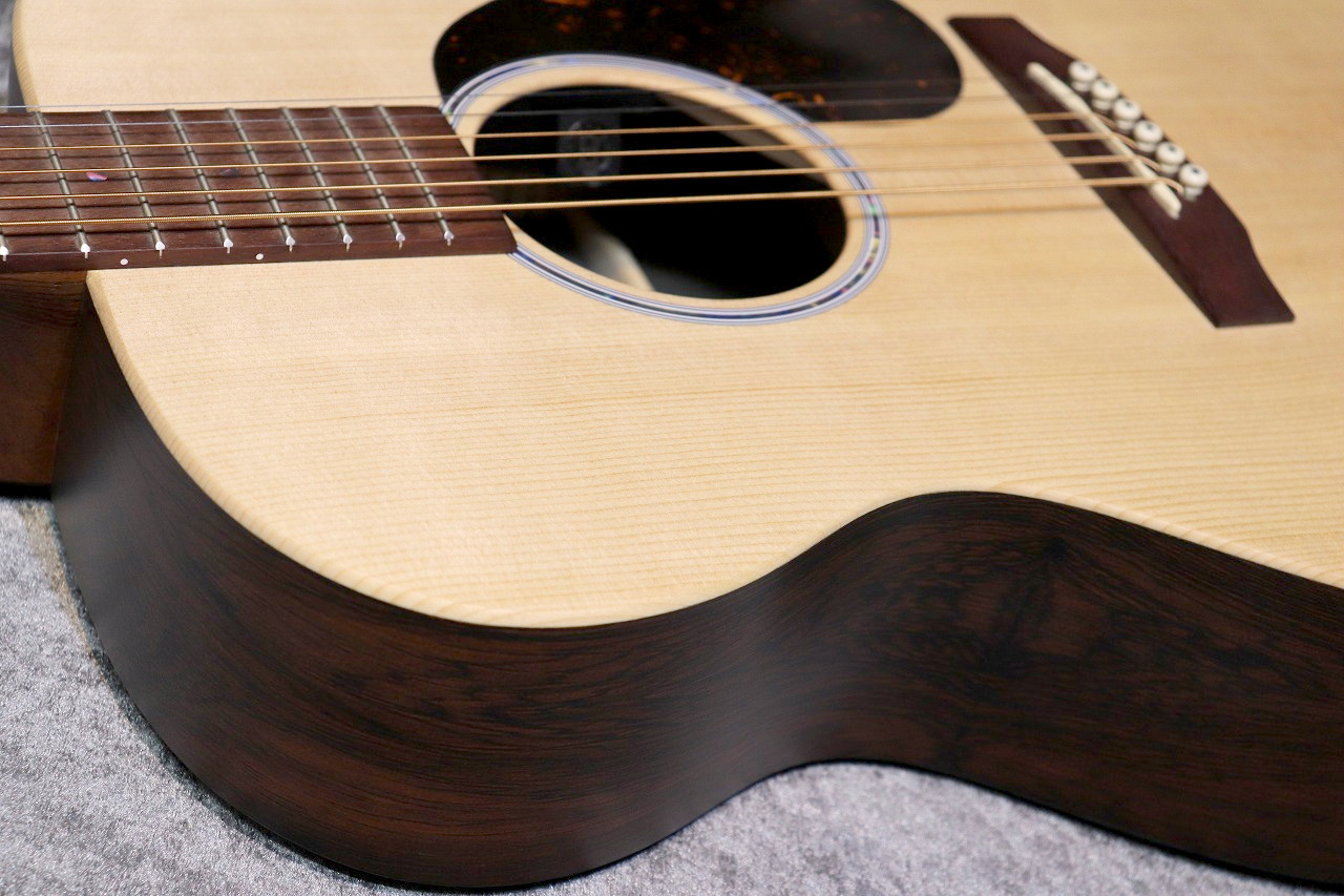 Martin 000-X2E BRAZ #3025827 【スプルース×HPL】【現物写真