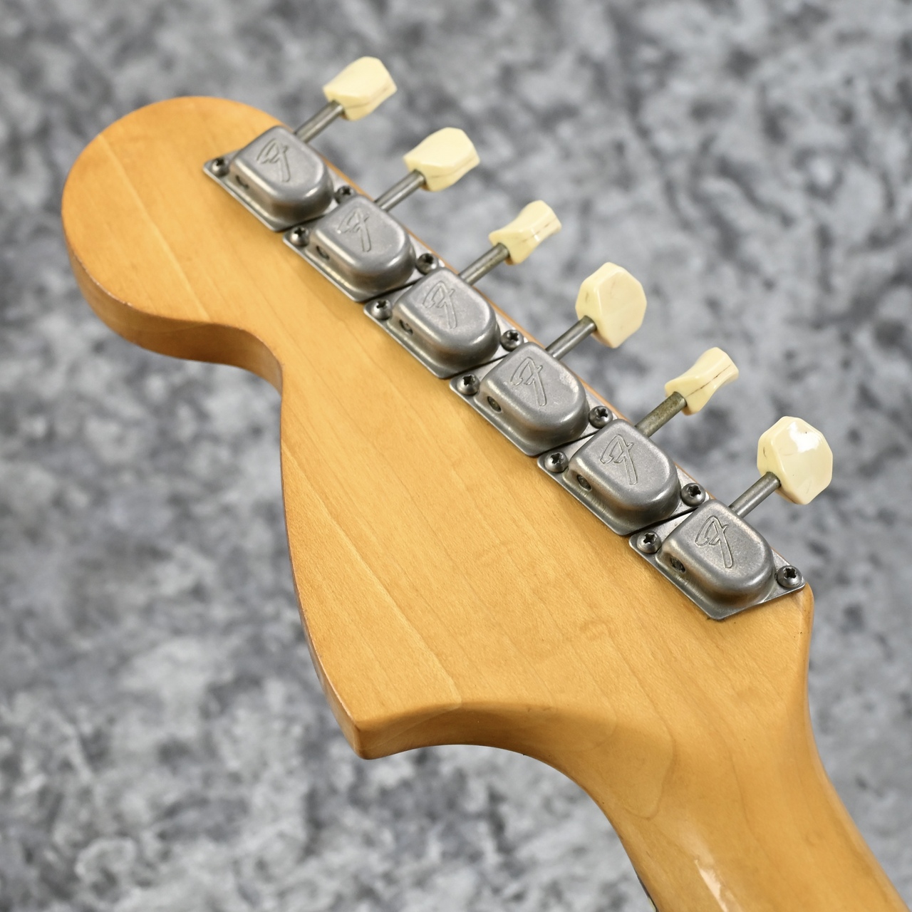 Fender 【1973年製】Mustang -Sunburst- ≒3.01kg（ビンテージ）【楽器