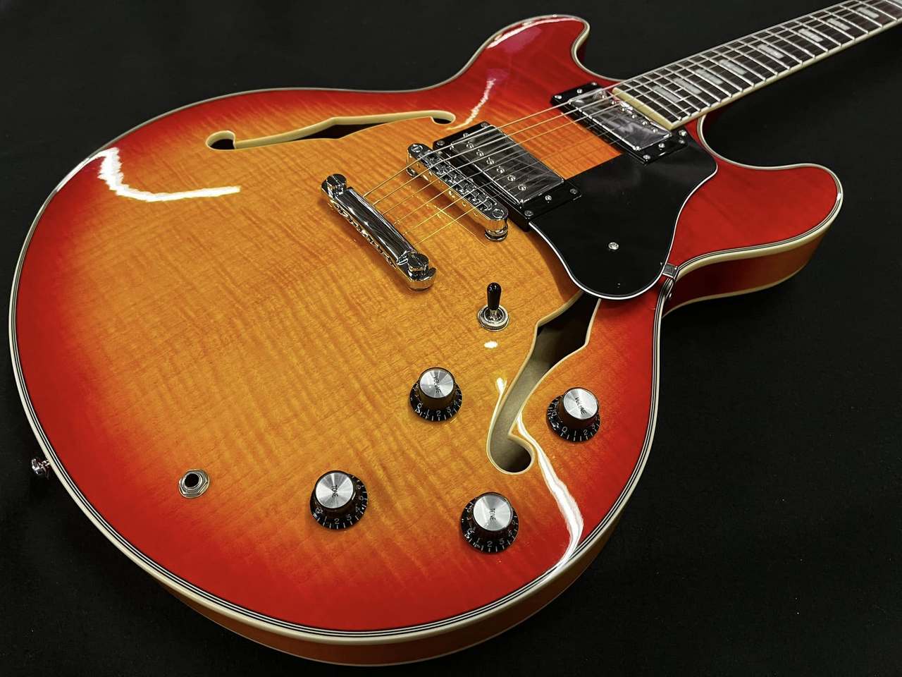 新作入荷，最新作 Sire Larry Carlton H7 ラリーカールトン セミアコ