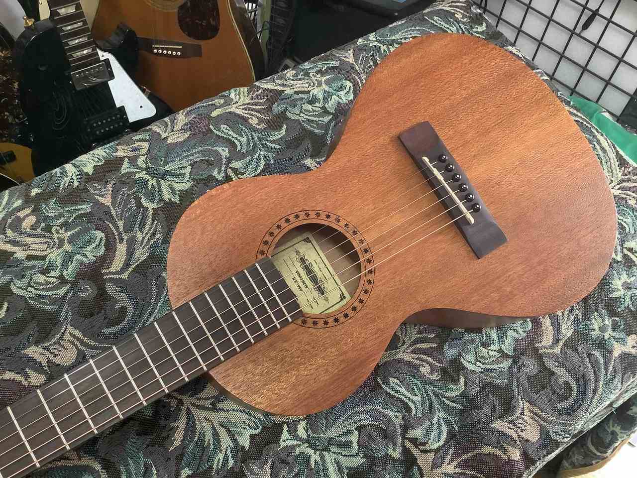 ARIA ASA-18 トラベルギター ミニギター マイク搭載 アンプに繋げる