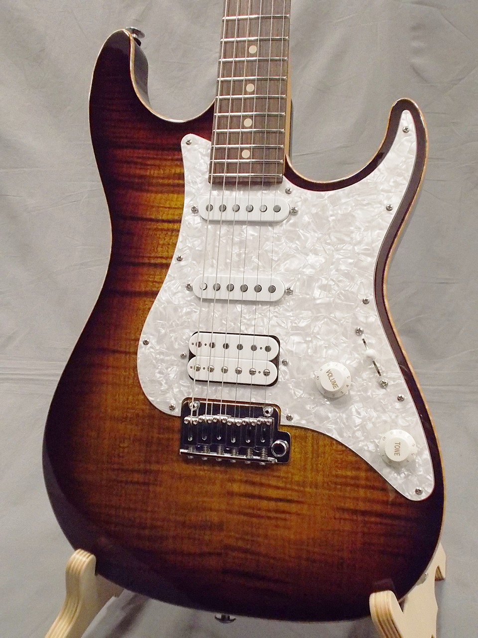 Suhr JST Standard Plus Bengal Burst Pau Ferro（新品）【楽器