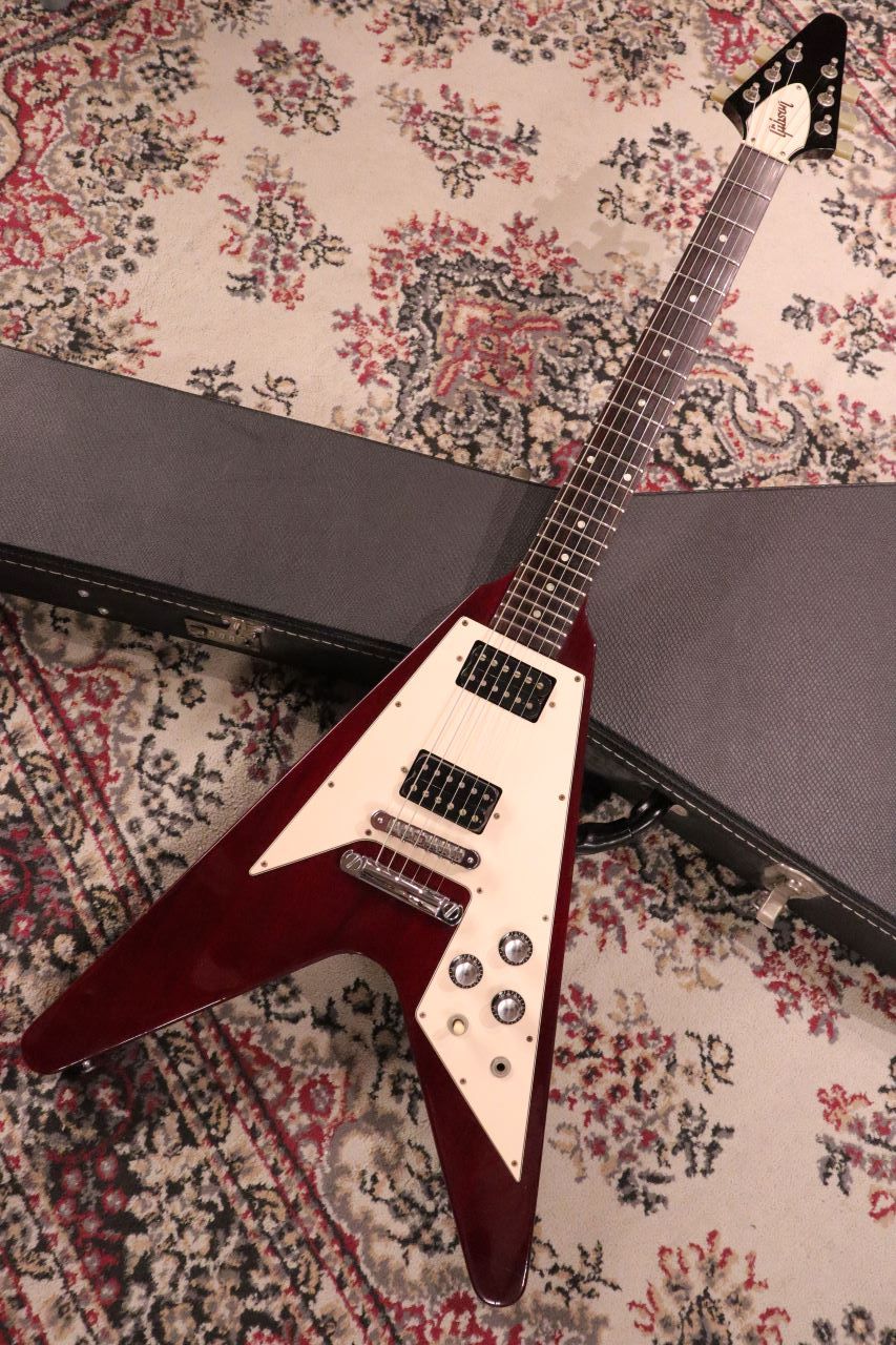 Gibson Flying V 67 Cherry 【1999年製】 1999 Gibson Flying V '67 Reissue Cherry | Guitar Chimp