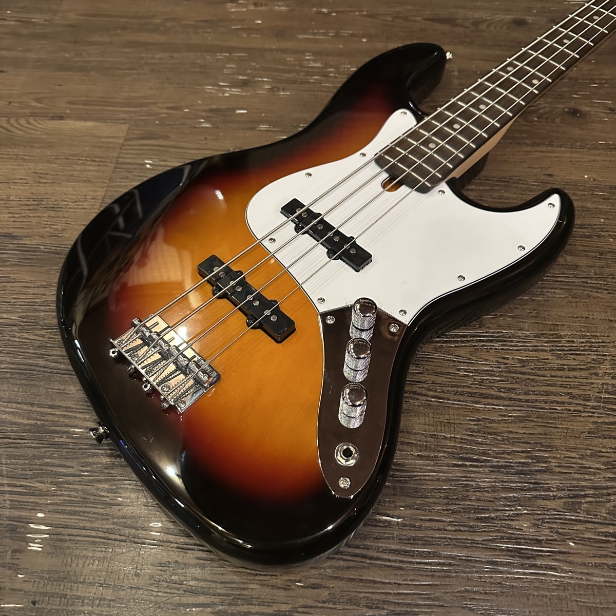Bacchus BJB-300R 3TS Universe series Electric bass（中古