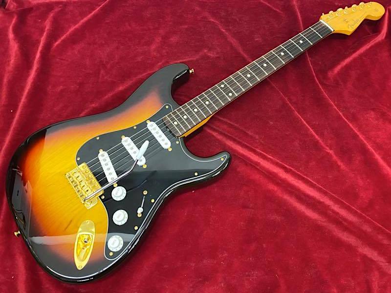 Fender Japan Exclusive Classic 60s Stratocaster Gold Hardware 