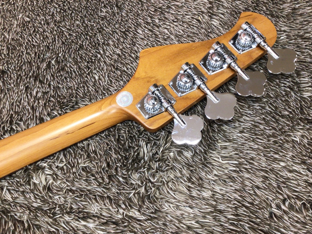 Bacchus ベース ペイズリー柄ピックガード 定番機種にべっ甲柄ピックガードを組合せたスポット生産モデルが登場