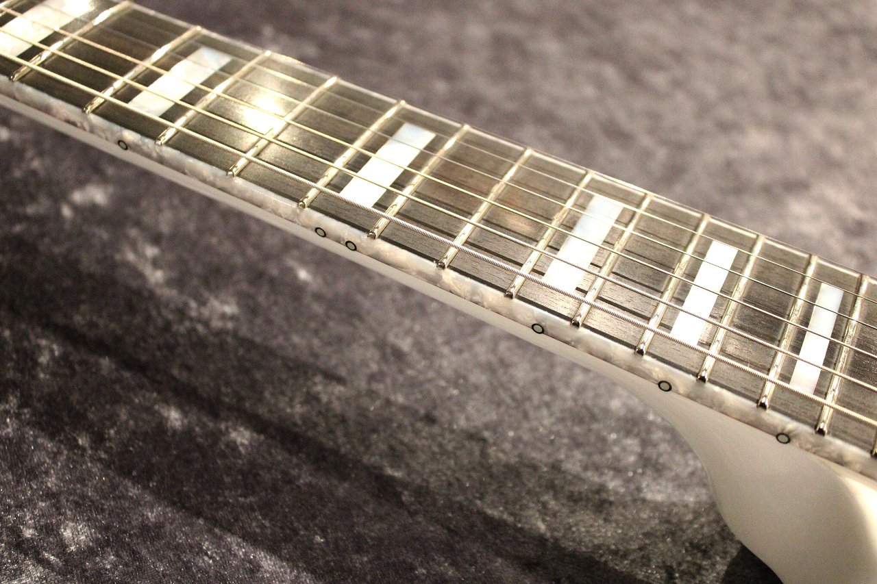 Kino vysk Sakura Alder/Ebony Snow Flake White Pearl Mica Kino vysk Sakura Alder/Ebony Snow Flake White Pearl Mica