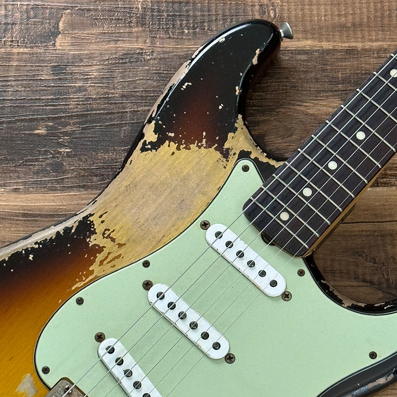 ノーブランド.ストラトタイプ。 NO BRAND Freakaster Body & All Parts Neck Stratocaster Replica