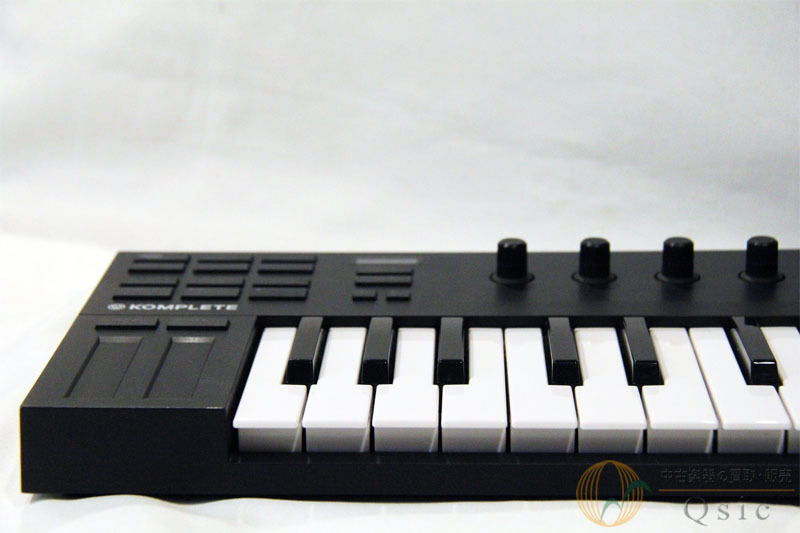 NATIVE INSTRUMENT 32鍵　midi盤　キーボード Native Instruments KOMPLETE KONTROL M32 | 多機能なミニ32鍵